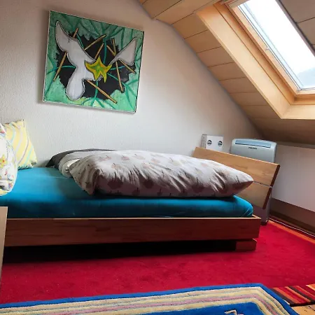 Gemuetliches In Mit Garten-, Kuechennutzung Und Schnellem Wifi Homestay