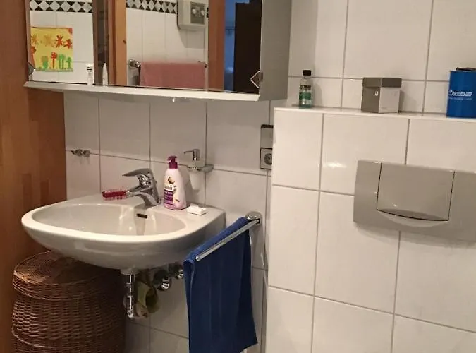 Gemuetliches In Mit Garten-, Kuechennutzung Und Arbeitsplatz בית אירוח ווינינגן